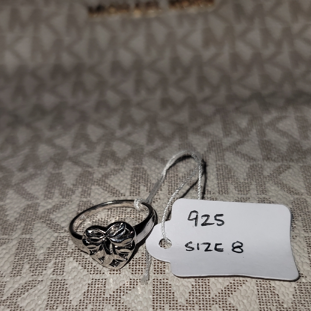 Vintage Sterling Silver Heart Ring — Size 8 💕